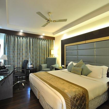 Hotel Royal Cliff Κανπούρ Εξωτερικό φωτογραφία