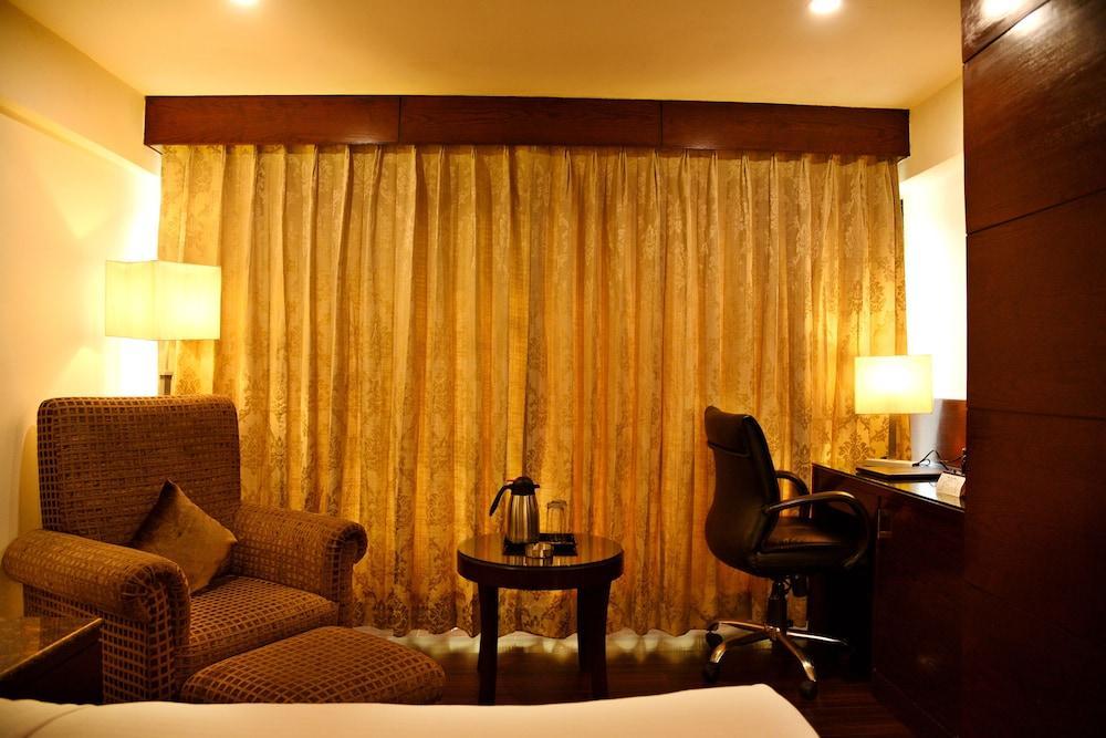Hotel Royal Cliff Κανπούρ Εξωτερικό φωτογραφία