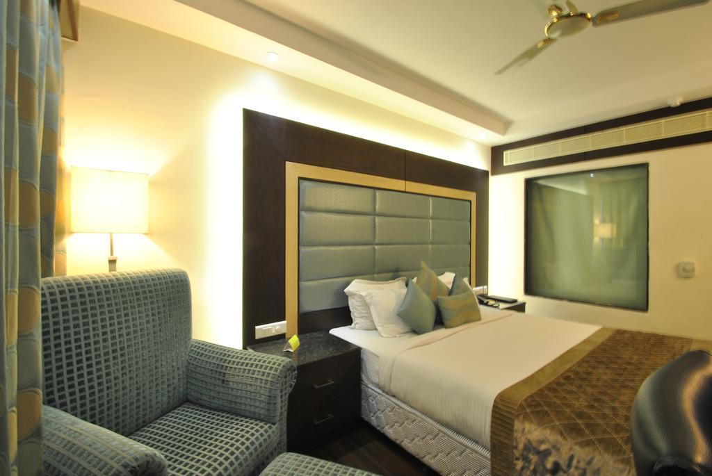 Hotel Royal Cliff Κανπούρ Εξωτερικό φωτογραφία