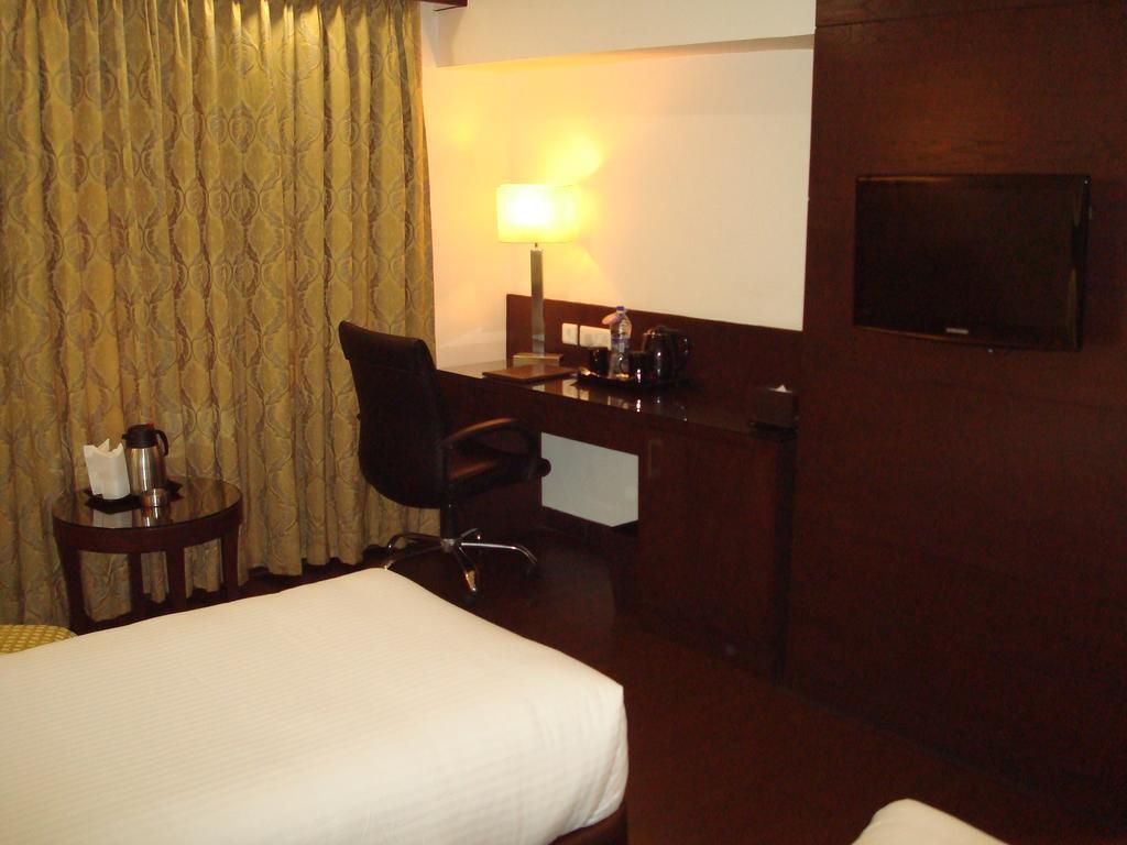 Hotel Royal Cliff Κανπούρ Εξωτερικό φωτογραφία