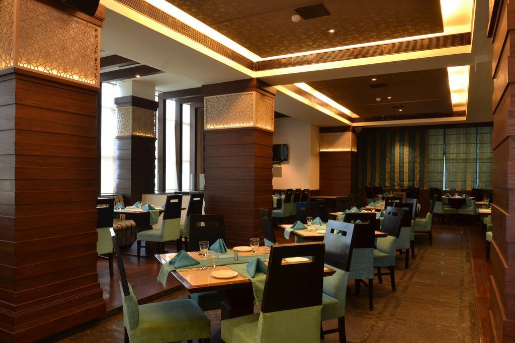 Hotel Royal Cliff Κανπούρ Εξωτερικό φωτογραφία