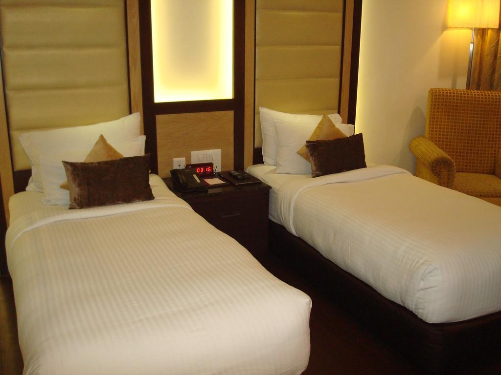 Hotel Royal Cliff Κανπούρ Εξωτερικό φωτογραφία