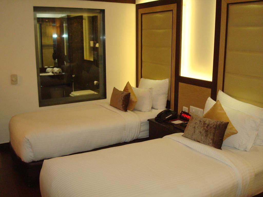Hotel Royal Cliff Κανπούρ Εξωτερικό φωτογραφία