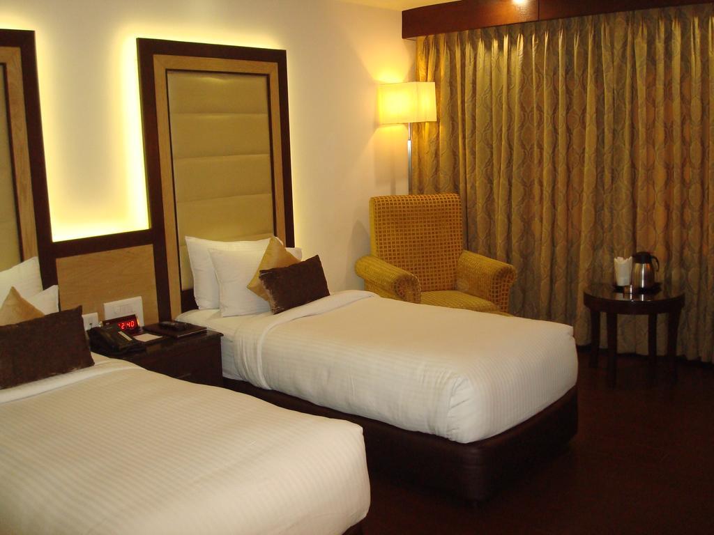 Hotel Royal Cliff Κανπούρ Εξωτερικό φωτογραφία
