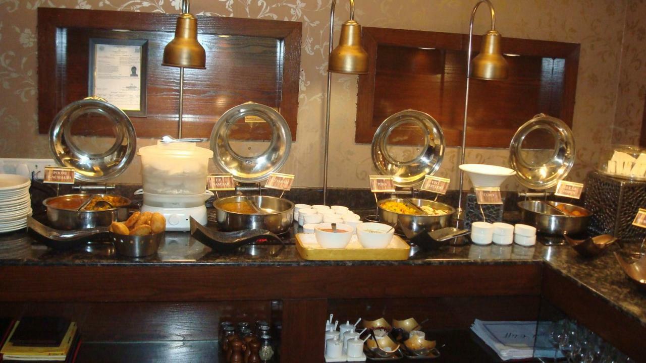 Hotel Royal Cliff Κανπούρ Εξωτερικό φωτογραφία