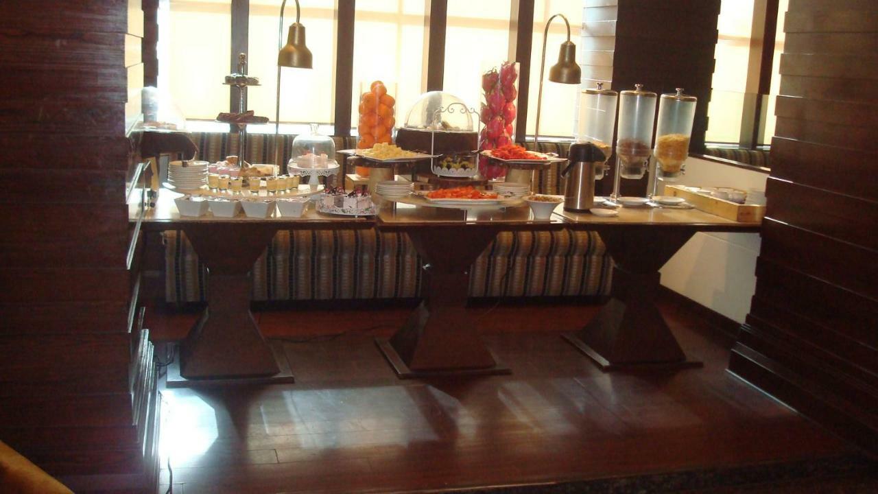 Hotel Royal Cliff Κανπούρ Εξωτερικό φωτογραφία